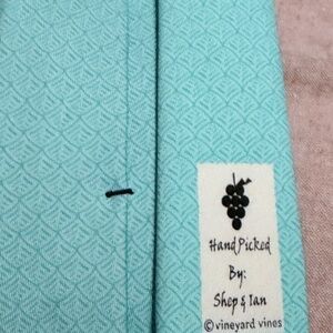 BNWT Vineyard Vines (LIMITED EDITION-“Island Batik” in Aqua (Crystal Blue)